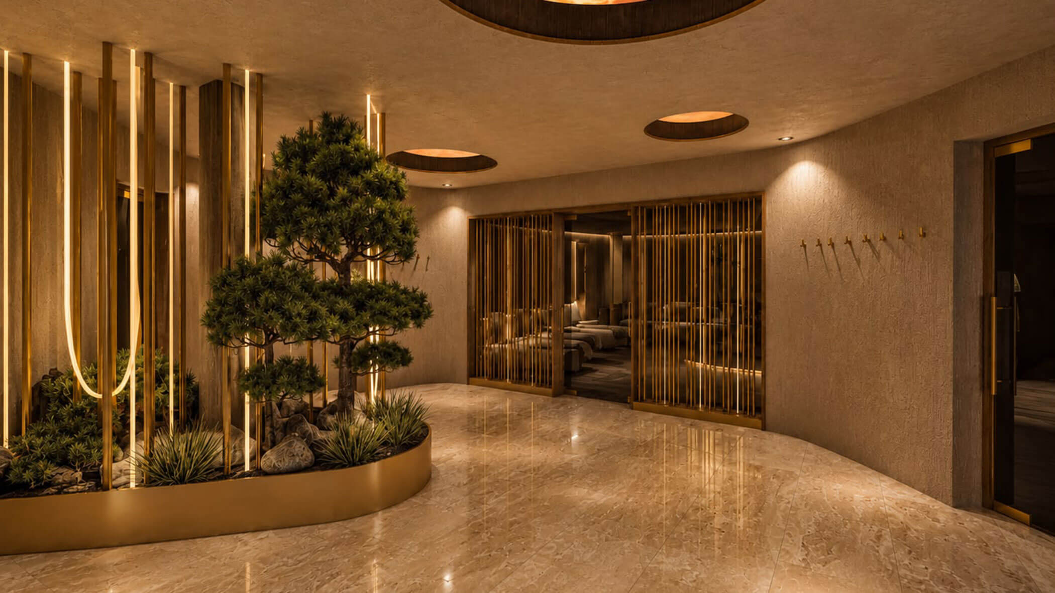 Moderne Lobby mit einem Bonsai-Baum, goldenen vertikalen Akzenten und Marmorboden. - Hotel DAS ROYAL